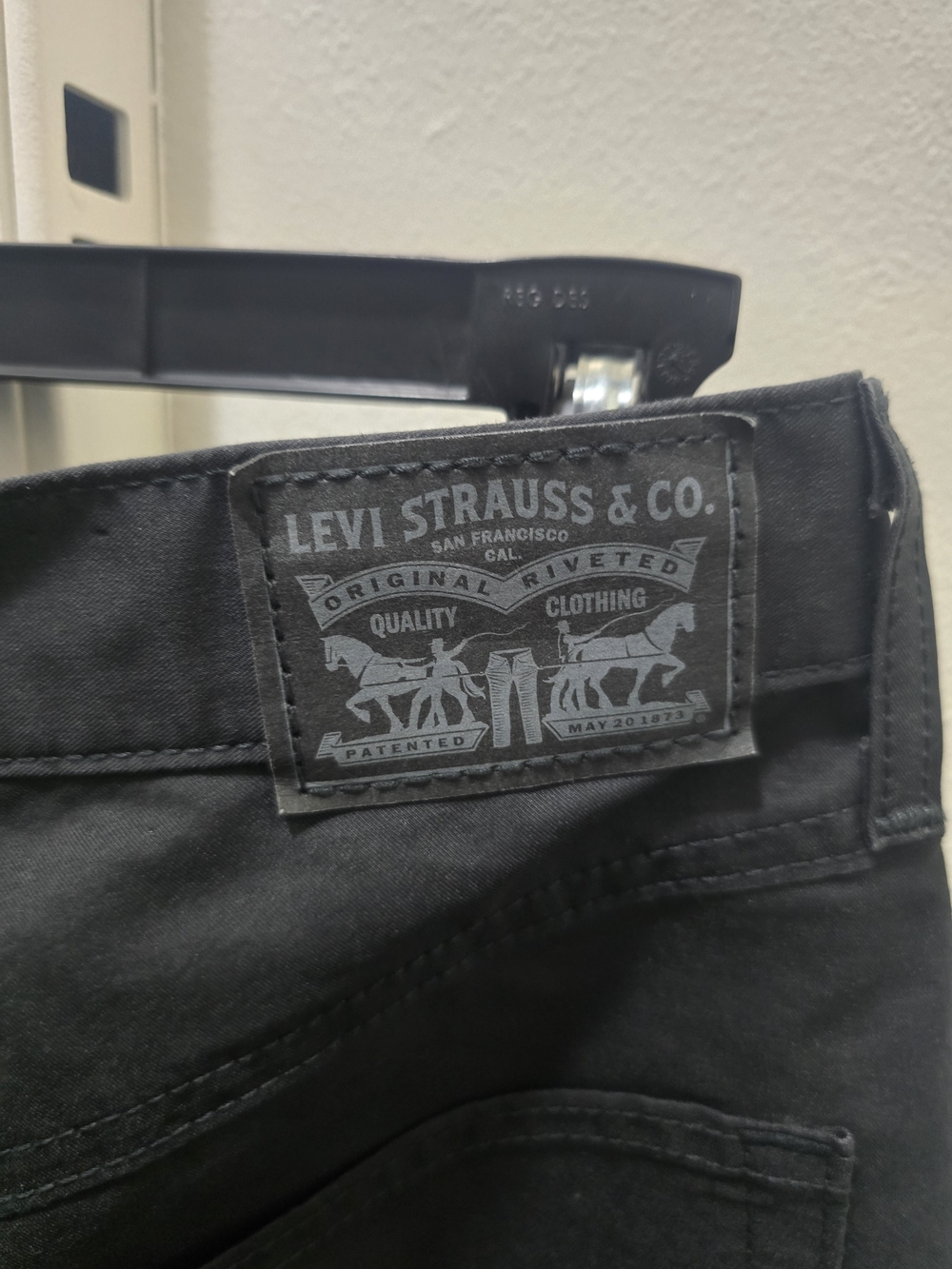 Levi's 311 Shaping Skinny Pants - Matte Black - Picture 6 of 11